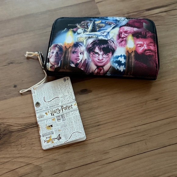 Loungefly Harry Potter Themed Wallet - Black and Pink - Picture 1 of 3
